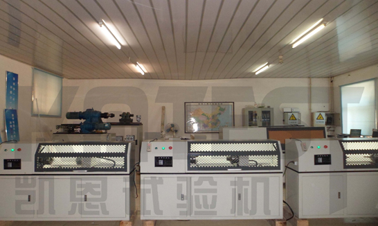 凱恩車間現(xiàn)場扭轉試驗機照片